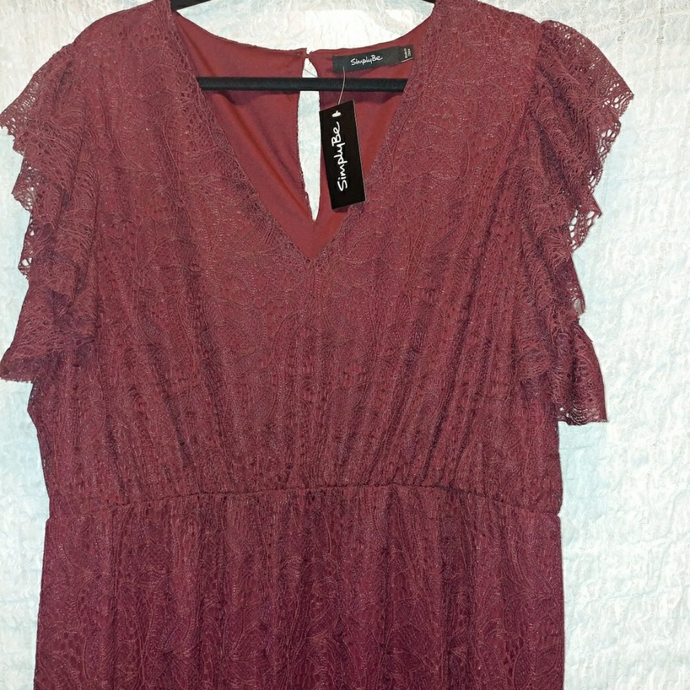 Red lace dress - Picture 3 of 8